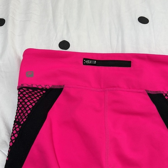 Fabletics Hot Pink Navassa Cropped Leggings - Picture 5 of 7